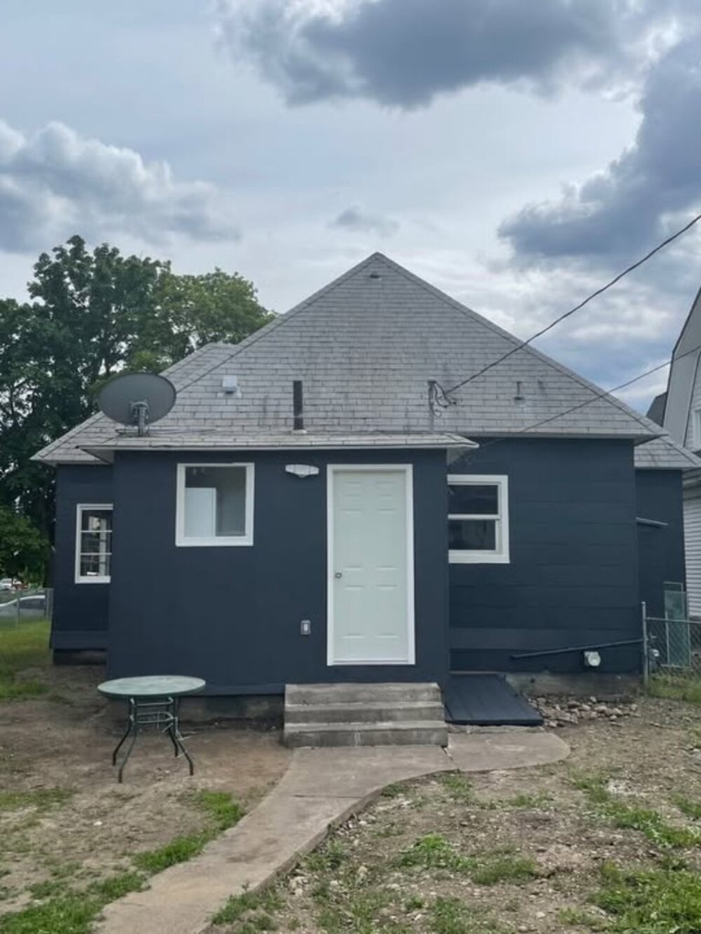 $1750 | 99201 [Lease\Rent] 2 Beds 1 Bath House - Picture 2 of 9